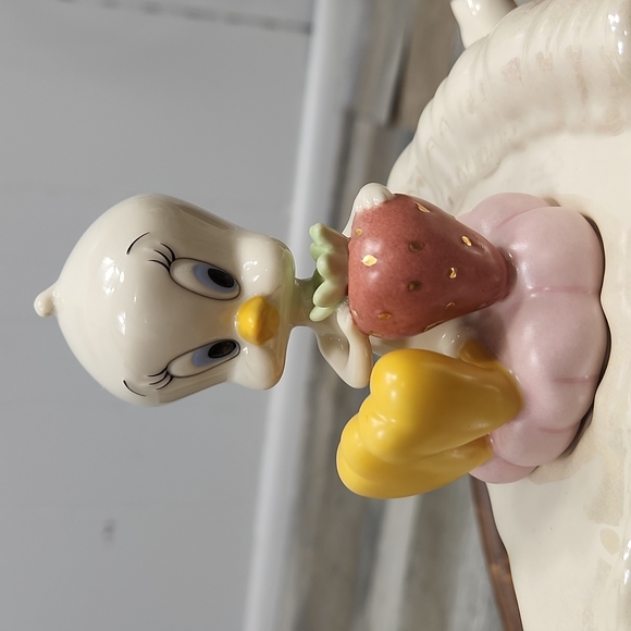 Lenox Tweety Teapot - Picture 9 of 9